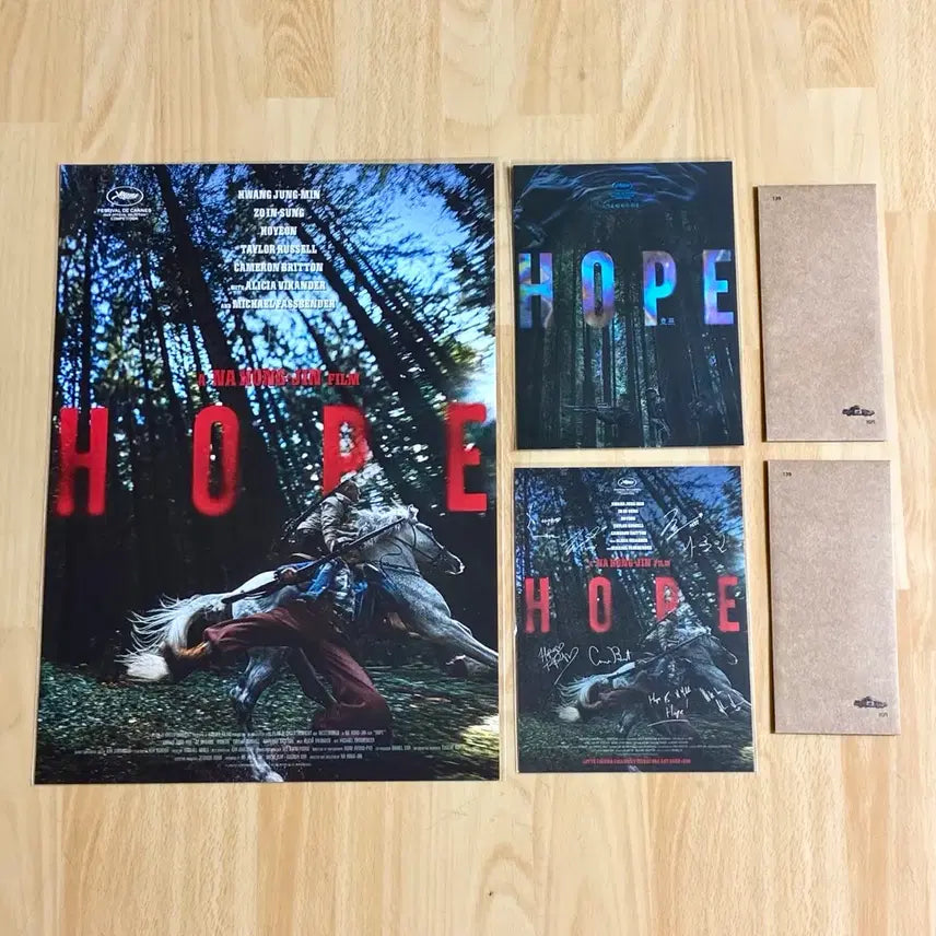 [BUNJANG] HOPE Movie Early Bird Special Teaser Poster + Signed Art Card + TTT Bundle Set (Sealed) / 3종세트)호프 얼리버드스페셜티저포스터+싸인아트카드+TTT 미개봉 HOPE영화굿즈특전 황정민 조인성 정호연 나홍진