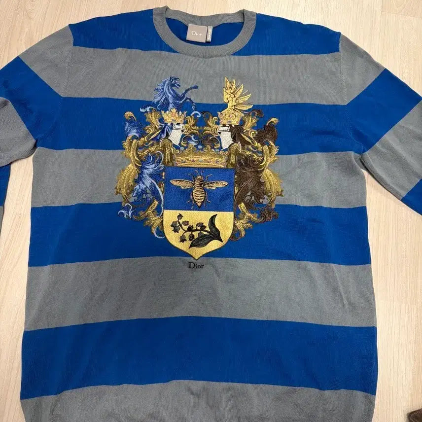 [BUNJANG] Dior Blue/Gray Stripe Emblem Embroidered Knit Sweater / 디올 블루/그레이 스트라이프 엠블럼 자수 니트