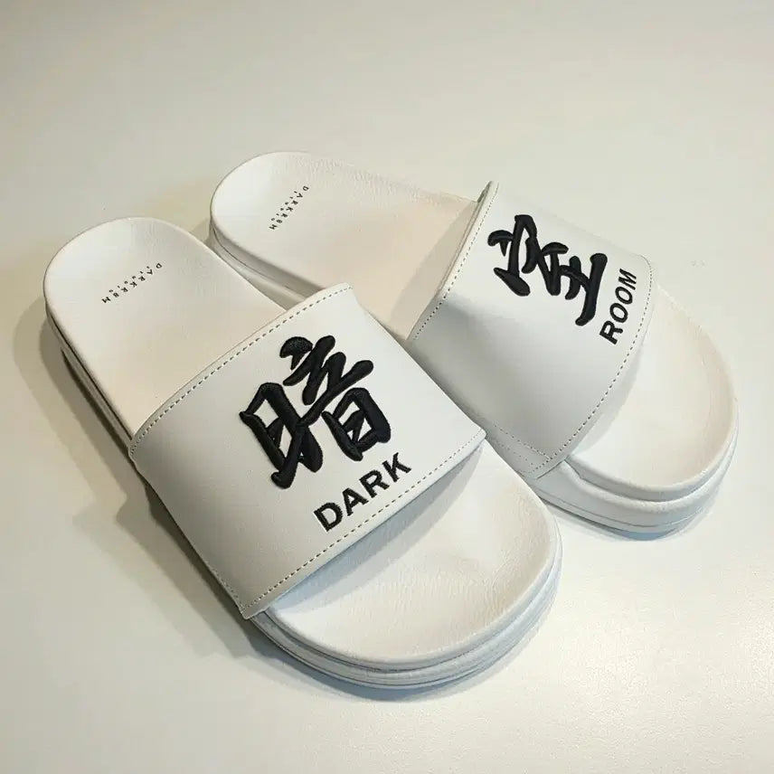 [BUNJANG] Darkroom Slide Slippers White / 다크룸 슬라이드 슬리퍼 화이트