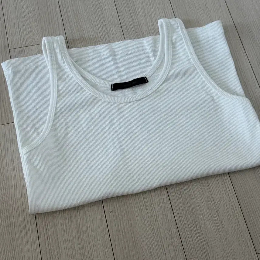 [BUNJANG] Sleeveless White Top - New / 슬리브리스 화이트 새상품