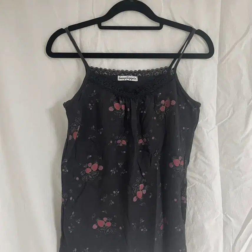 [BUNJANG] Vintage Style Strawberry Sleeveless Tank Top / 빈티지스타일 딸기 민소매 나시 슬리브리스
