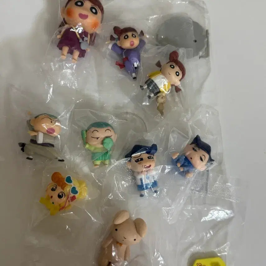 [BUNJANG] Crayon Shin-chan Characters Yuri, Cheolsu, Hoon, Jjang-a, Bunny Gacha Set / 짱구는 못말려 유리 철수 훈이 짱아 토끼 가챠 세트 판매합니다