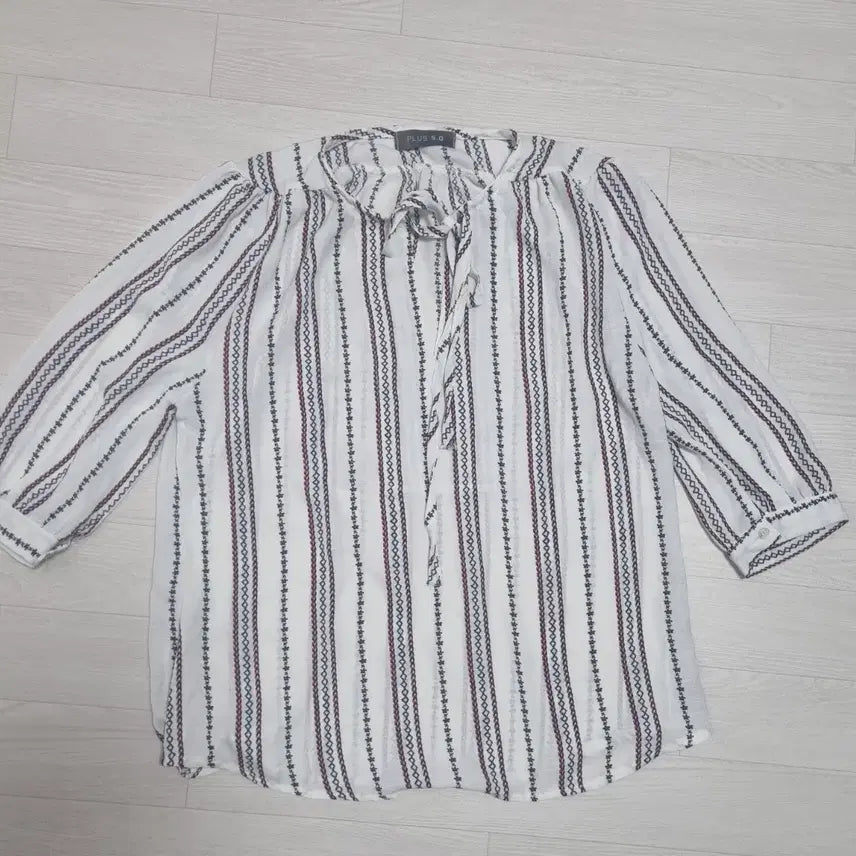 [BUNJANG] PlusQ Stripe Ribbon 7/10 Sleeve Blouse / 스트라이프 리본 7부 블라우스