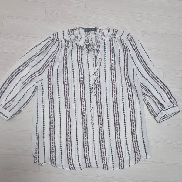 [BUNJANG] PlusQ Stripe Ribbon 7/10 Sleeve Blouse / 스트라이프 리본 7부 블라우스