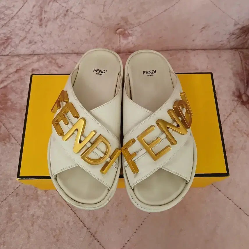 [BUNJANG] Fendi Slides / 정품 > 펜디 슬리퍼