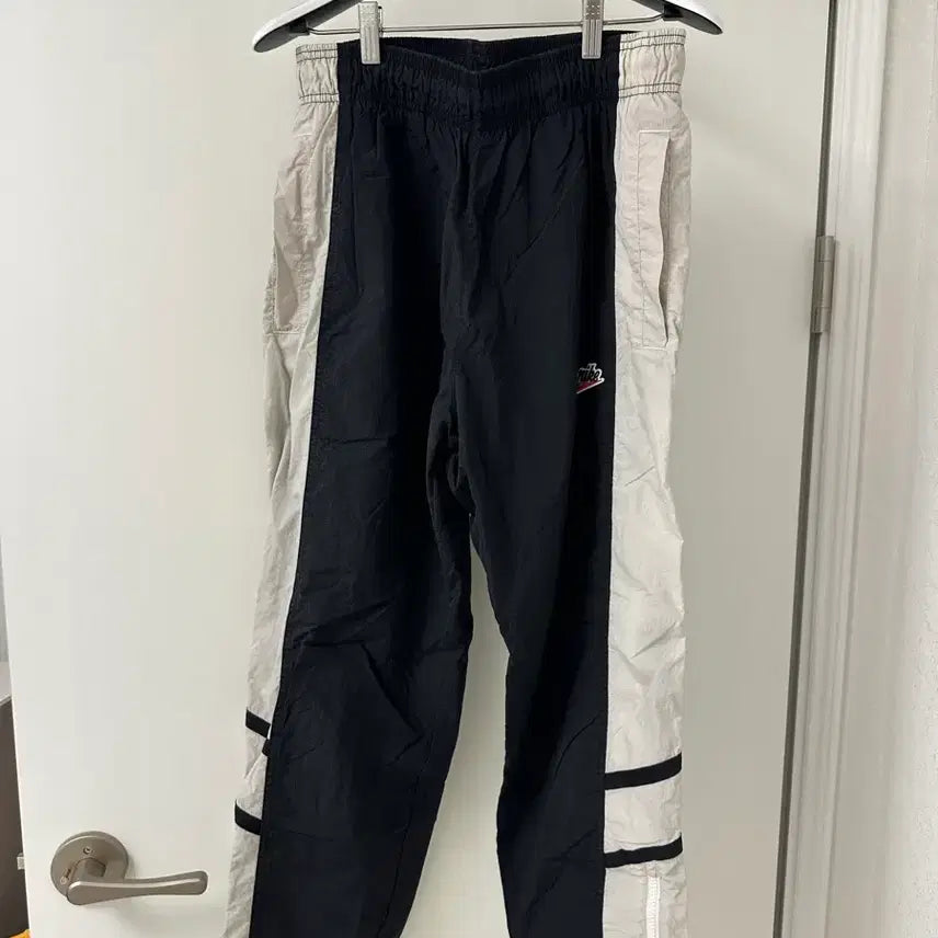 [BUNJANG] Nike Windbreaker Pants Two-Tone Line Black Beige / 나이키 바람막이 바지 블랙베이지(투톤라인)