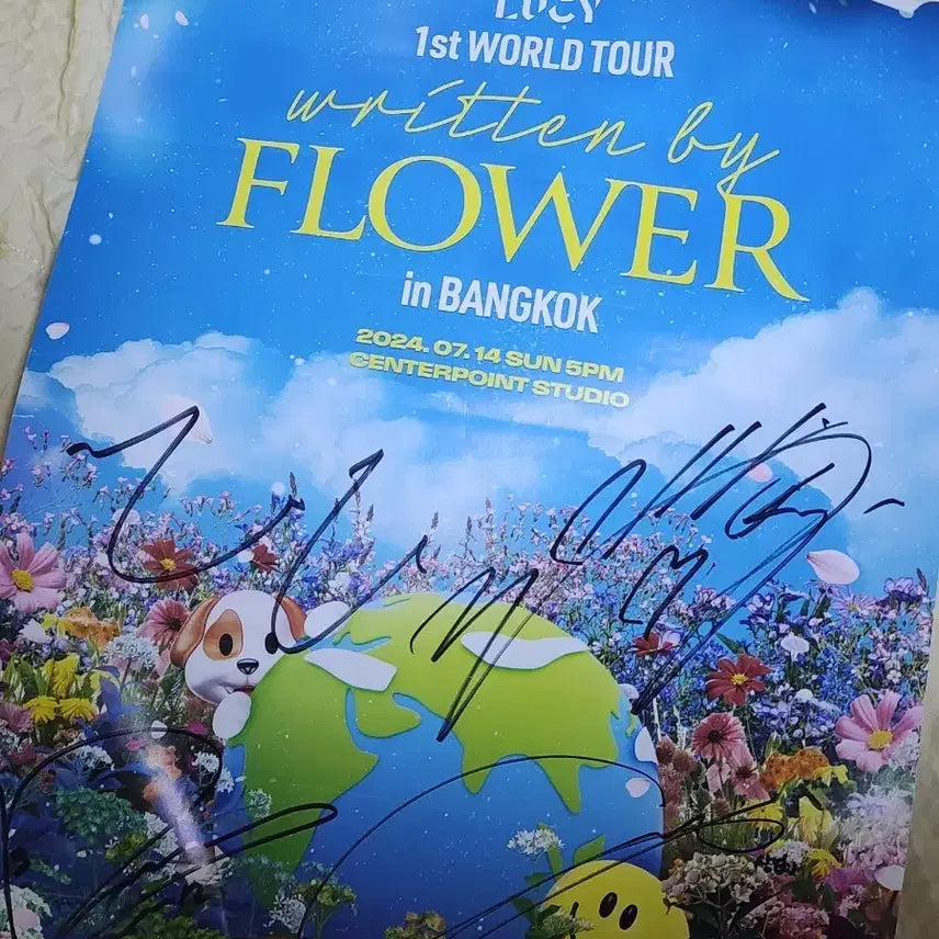 [BUNJANG] Lucy 1st World Tour 'Written by Flower' Bangkok Concert Autographed Poster / 루시 방콕 콘서트 친필 싸인포스터