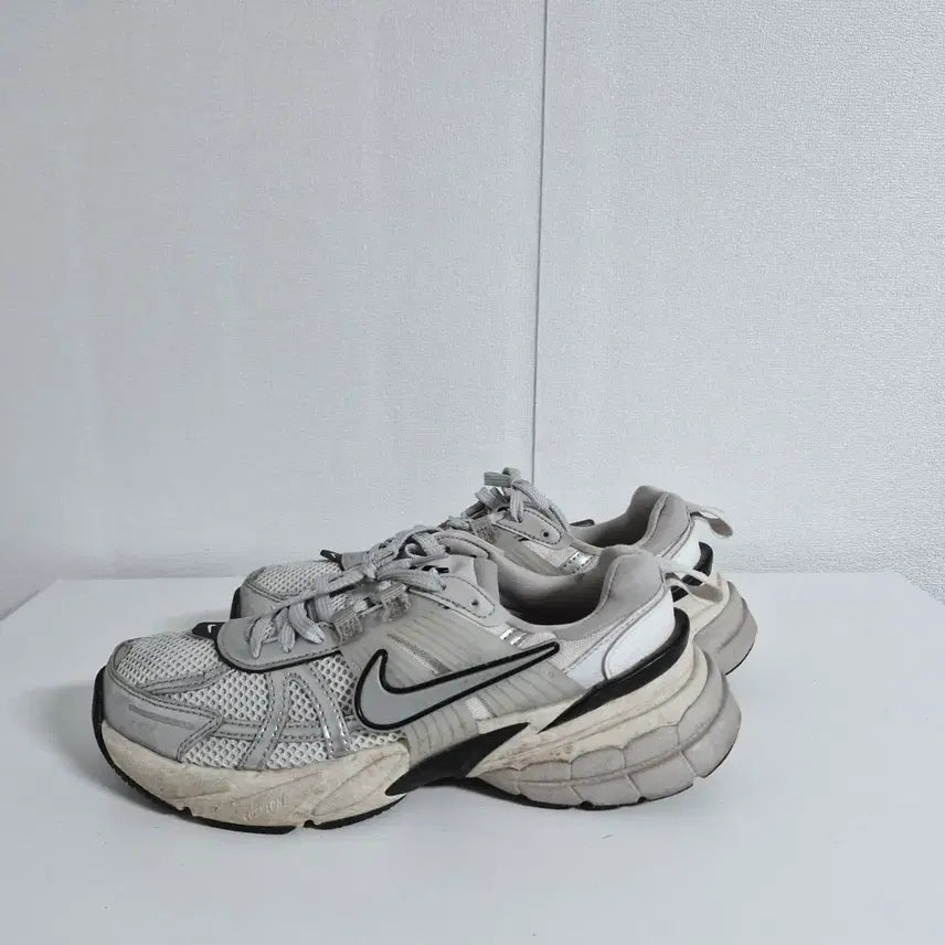 [BUNJANG] Nike V2K Run Shoes (Size 240) / 나이키 V2K 런(240)