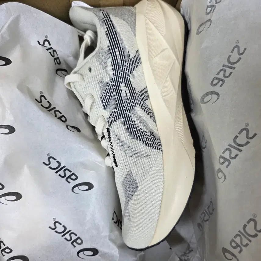 [BUNJANG] Asics NovaBlast 5 Tennis Shoes White/Navy 245 / 아식스 노바블러스트5 245 새상품