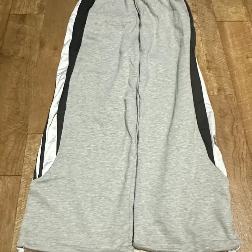 [BUNJANG] Adidas Track Training Pants / 아디다스 트랙 트레이닝 바지입니다.