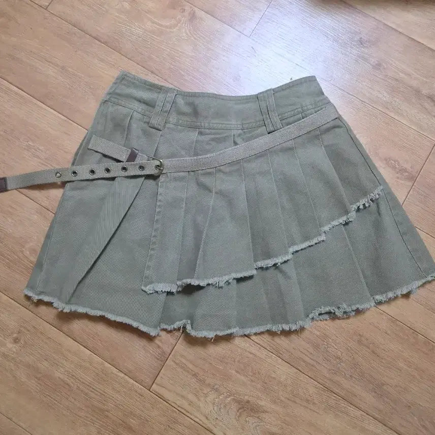 [BUNJANG] Cloud Emotion Pleated Mini Skirt - Beige Khaki / 클라우드이모션 플리츠 스커트