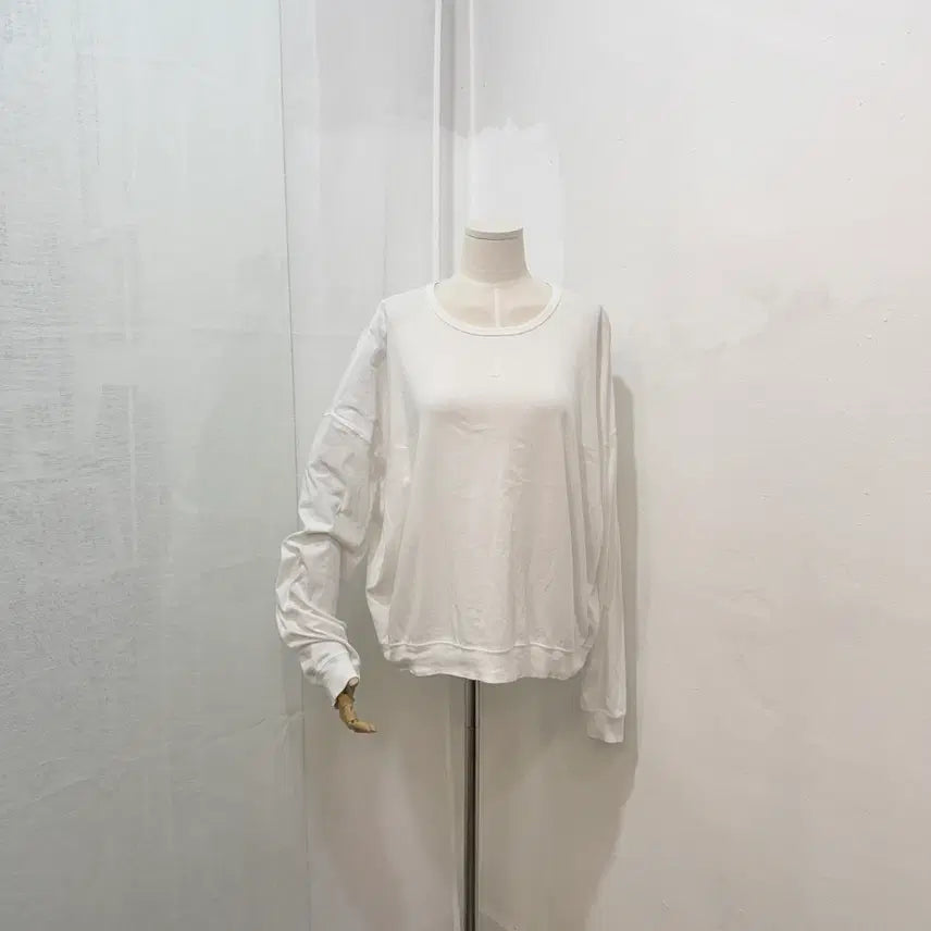 [BUNJANG] Shop Letter Round Long Sleeve T-Shirt White / 샵레터 살안타템 라운드 긴팔티셔츠 화이트긴팔 4874