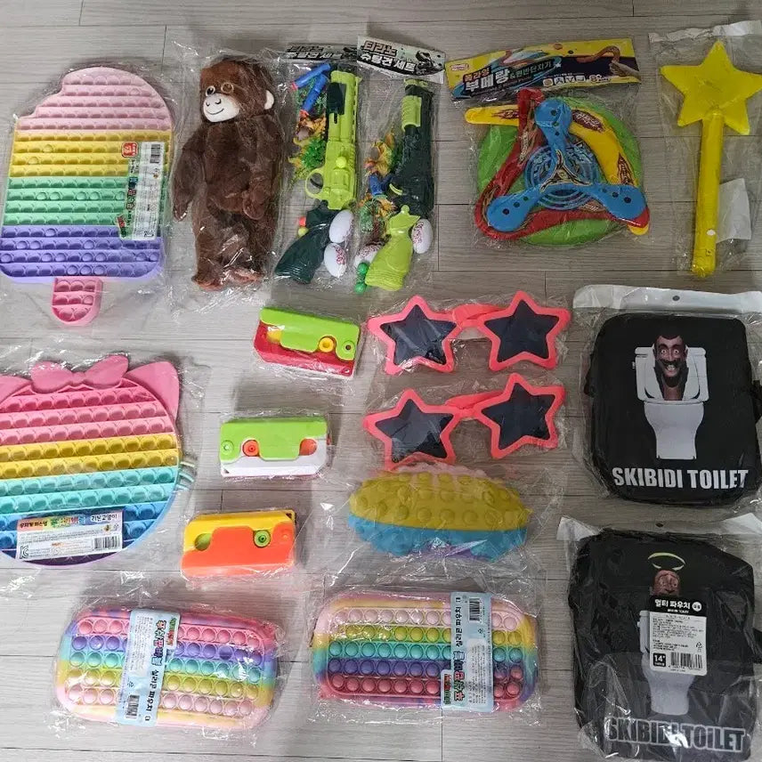 [BUNJANG] 17-Piece Stationery Gift Set: Pop It, Carrot Knife, Pouch, Boomerang / 문구 선물 17종 팝잇 대형 당근칼 파우치 부메랑