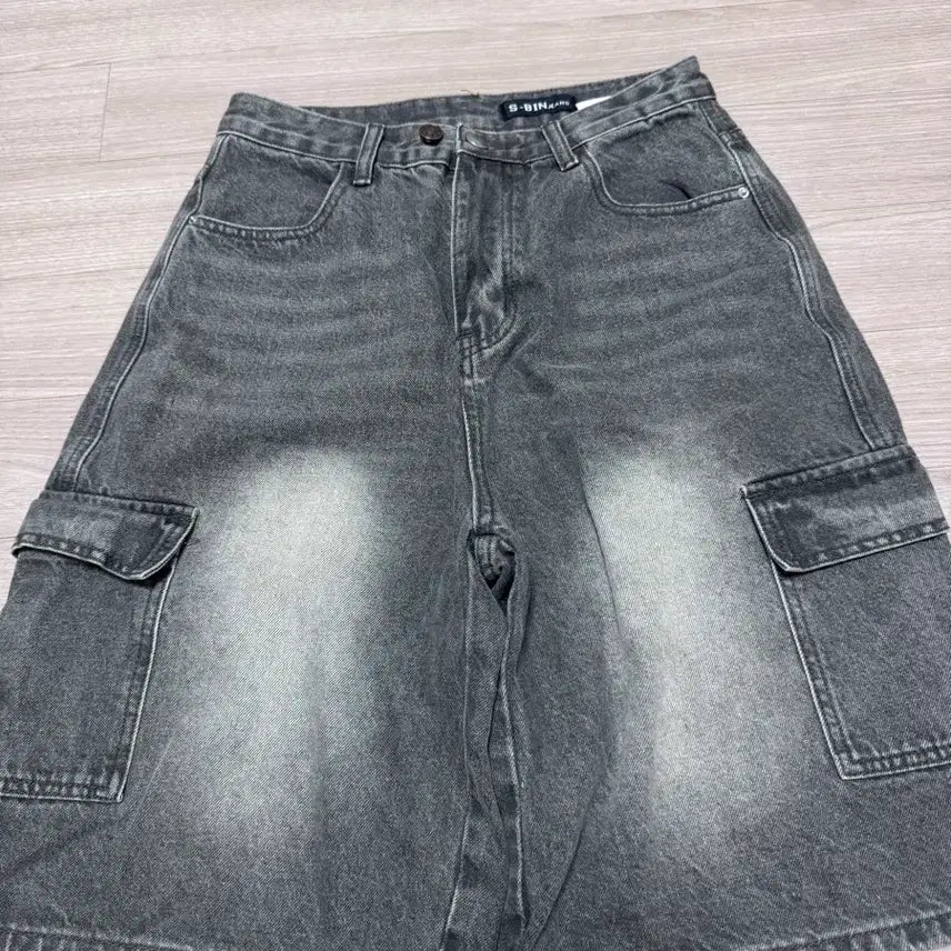 [BUNJANG] Black Indigo Cargo Bermuda Shorts / 흑청 카고 버뮤다 팬츠
