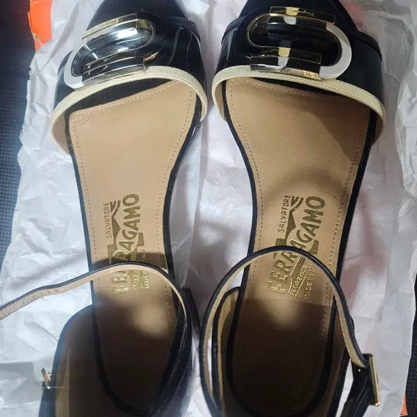 [BUNJANG] Salvatore Ferragamo Strap Sandals / 페라가모  스트랩 샌들