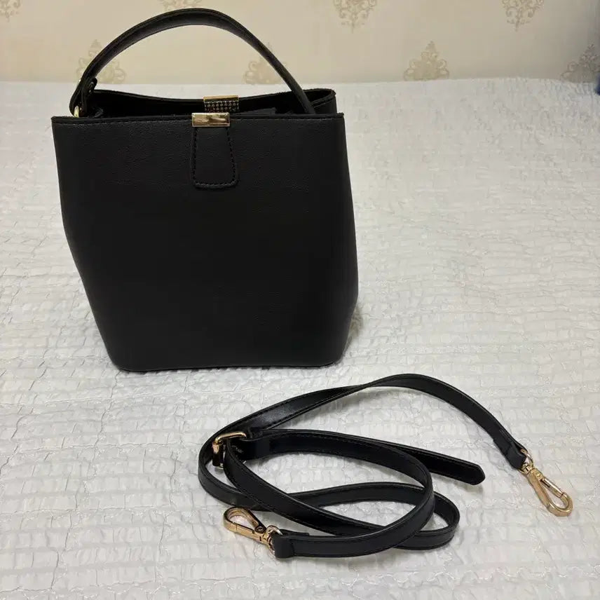 [BUNJANG] Black Two-Way Tote Crossbody Bag / 블랙 투웨이백 토트백 크로스백