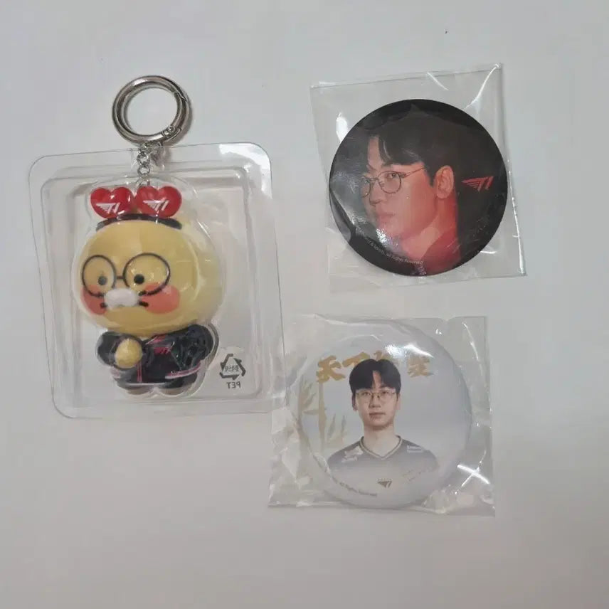 [BUNJANG] T1 Doran Chunsik LED Keyring & Worlds Badge Bundle Set / t1 doran 티원 도란 춘식이 LED키링, 월즈 뱃지