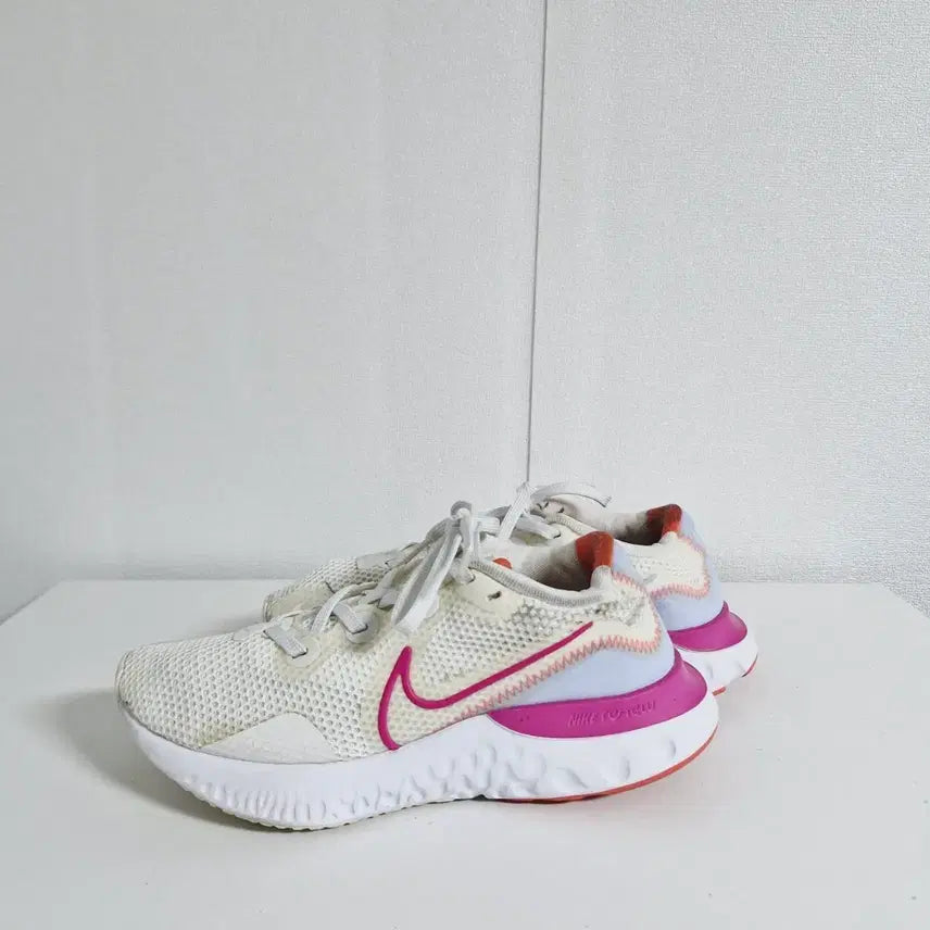 [BUNJANG] Nike Renew Run Women's Running Shoes (235) / 나이키 리뉴 런 여성용 러닝화(235)
