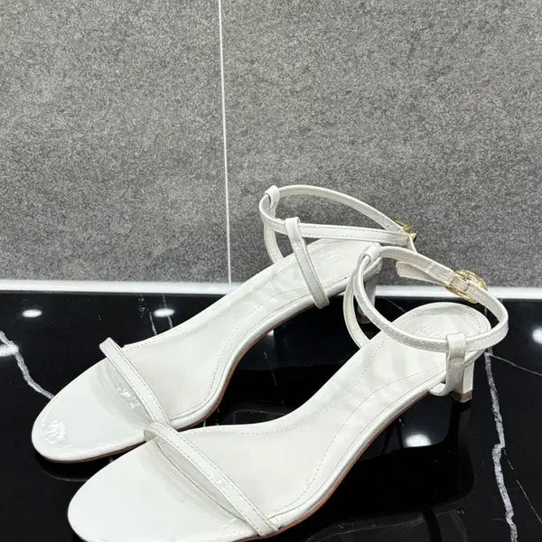 [BUNJANG] H&M Strap Heel Sandals - Size 35 (Fits 230mm) / H&M 스트랩 힐 샌들 35 (230신는분가능)