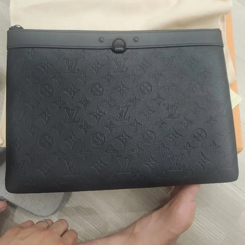[BUNJANG] Louis Vuitton Shadow Pochette Clutch / 루이비통 쉐도우 포쉐트클러치