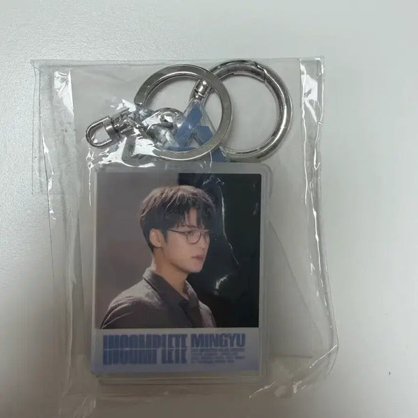 [BUNJANG] SEVENTEEN Mingyu Incomplete Recap Keyring / 세븐틴 민규 인컴플릿 리캡 키링입니다