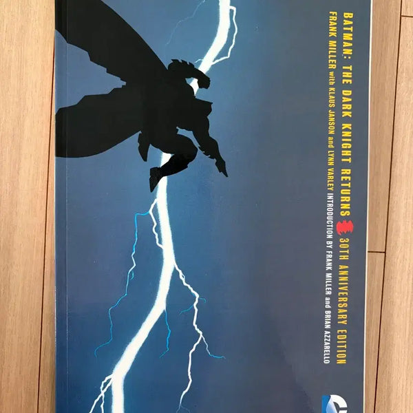 [BUNJANG] Batman The Dark Knight Returns 30th Anniversary Edition Graphic Novel / [배트맨 원서] Batman: The Dark Knight Returns 30th Anniversary Edition