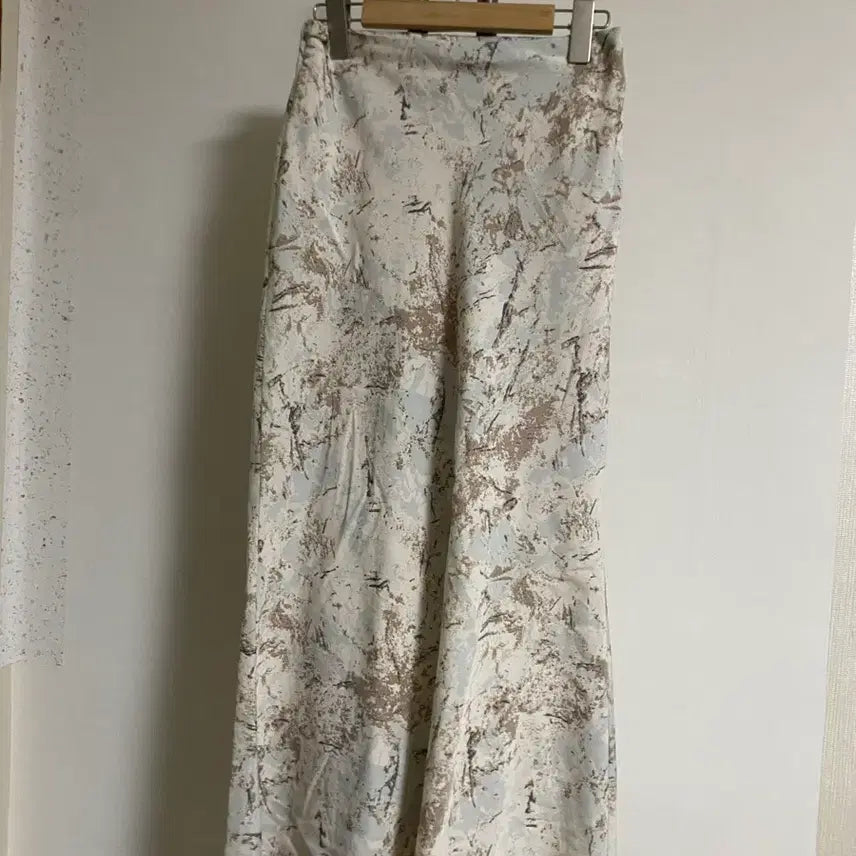 [BUNJANG] Blue and Brown Pattern Long Skirt with Back Banding / 블루와 브라운 패턴 뒷밴딩 롱롱 스커트 55-작66