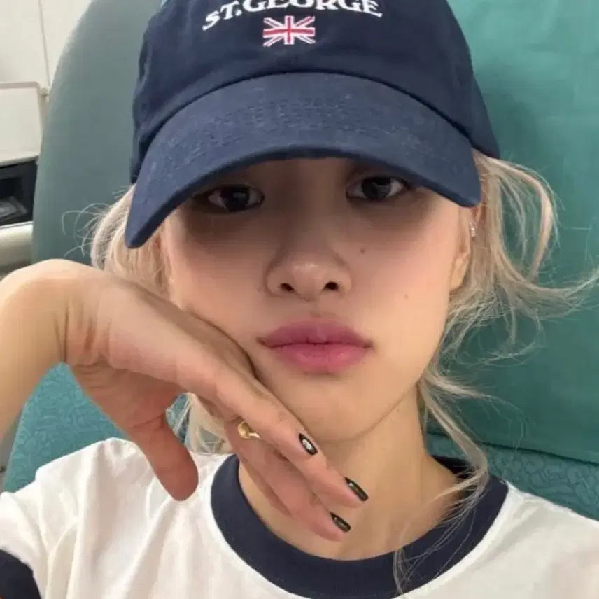 [BUNJANG] BLACKPINK Rosé Brandy Melville Navy Hat / 새상품 블랙핑크 로제 브랜디멜빌 네이비 모자