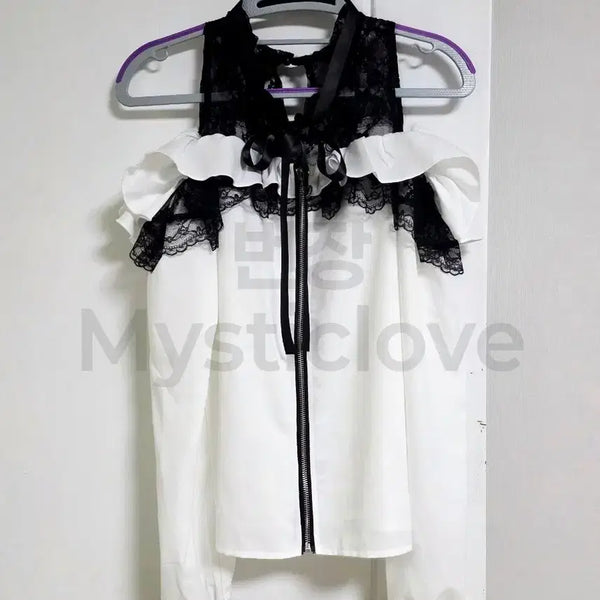 [BUNJANG] Ma*rs Shoulder Cut-Out Off-Shoulder Frill Slider Blouse - White / 마즈Ma*rs 어깨 트임 오프숄더 프릴 슬라이더 블라우스 화이트 양지뢰 지뢰계