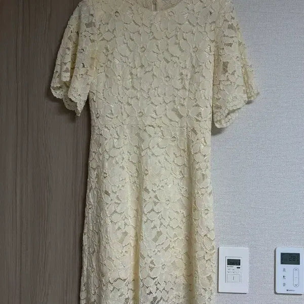 [BUNJANG] ON&ON Ivory Lace Midi Dress / 온앤온 아이보리 레이스 원피스