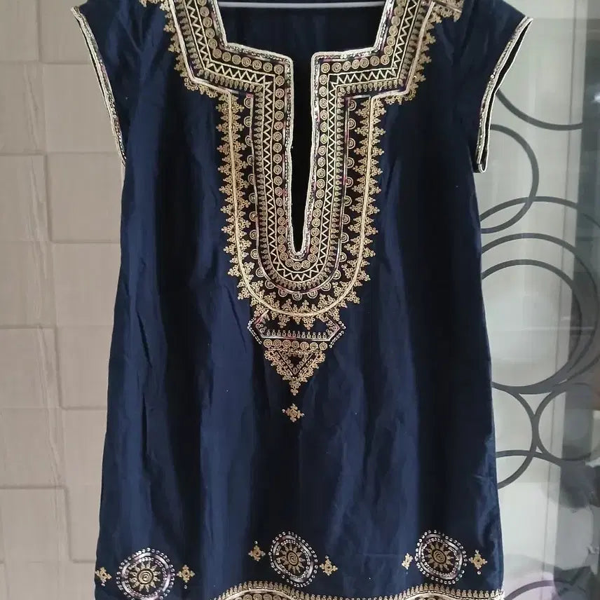 [BUNJANG] Navy Embroidered V-Neck Short Sleeve Dress / 원피스