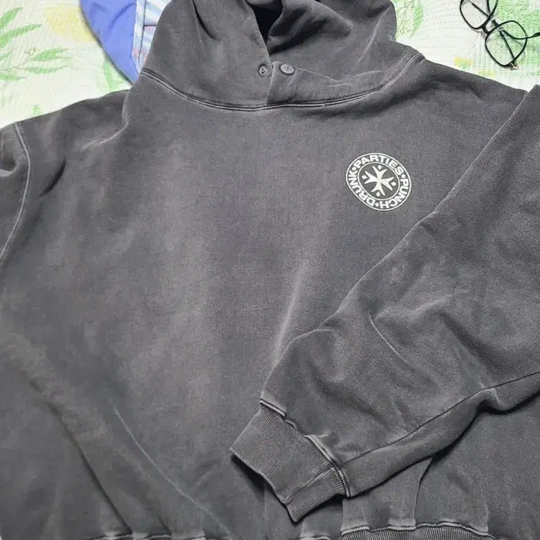 [BUNJANG] Punched Drunk Partiez Charcoal Hoodie / 펀치드렁크파티즈 후드티 (차콜)