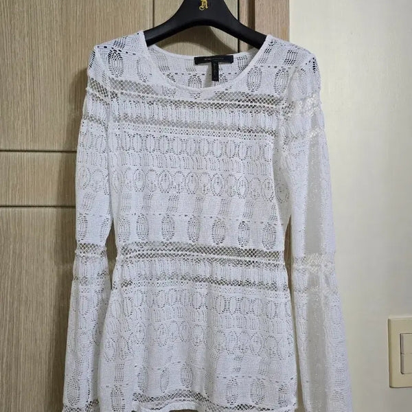[BUNJANG] BCBGMAXAZRIA Lace Blouse / BCBGMAXAZRIA 레이스 블라우스