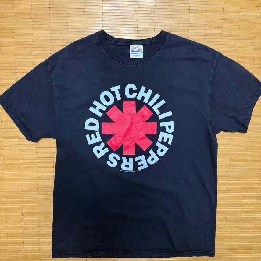 [BUNJANG] 00s Red Hot Chili Peppers T-Shirt / 00s 레드핫칠리페퍼스 티셔츠