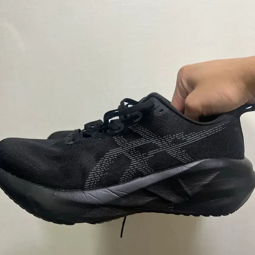 [BUNJANG] Asics NovaBlast 5 Running Shoes 275mm / 아식스 노바블라스트5 275