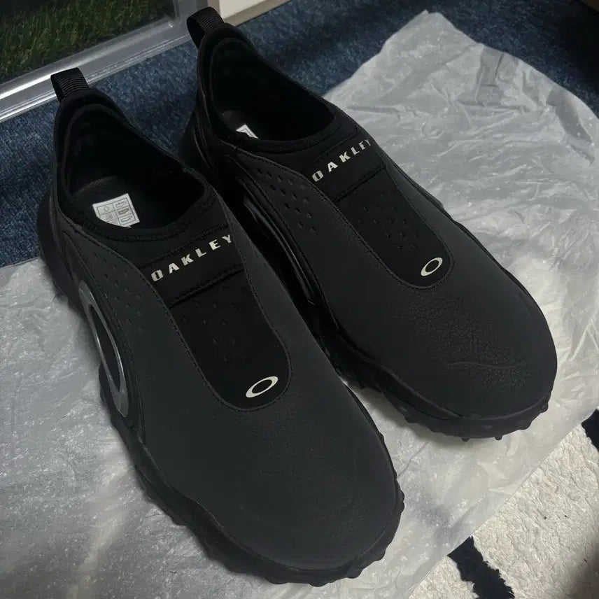 [BUNJANG] Oakley Edge Icon Blackout Sneakers / 오클리 엣지 아이콘 블랙아웃