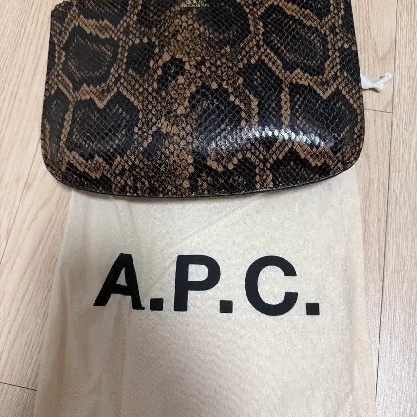 [BUNJANG] A.P.C. Snakeskin Pouch / A.P.C. 뱀피 파우치