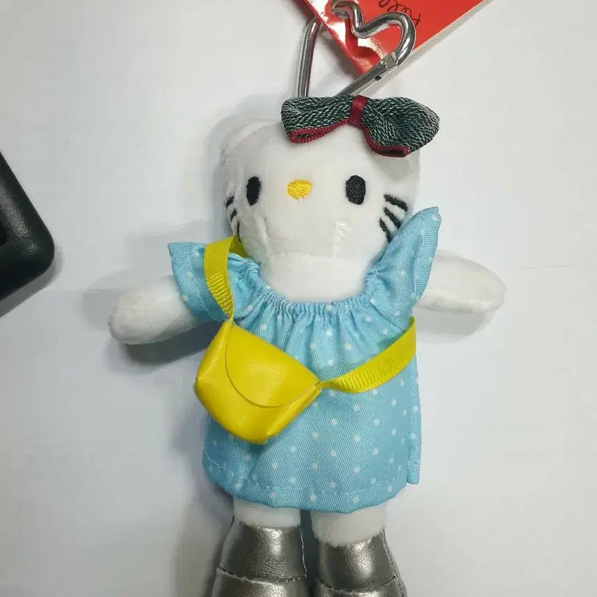 [BUNJANG] Hello Kitty Long Leg Plush Keychain / 헬로키티 롱다리 인형 키링(8/17까지만판매)
