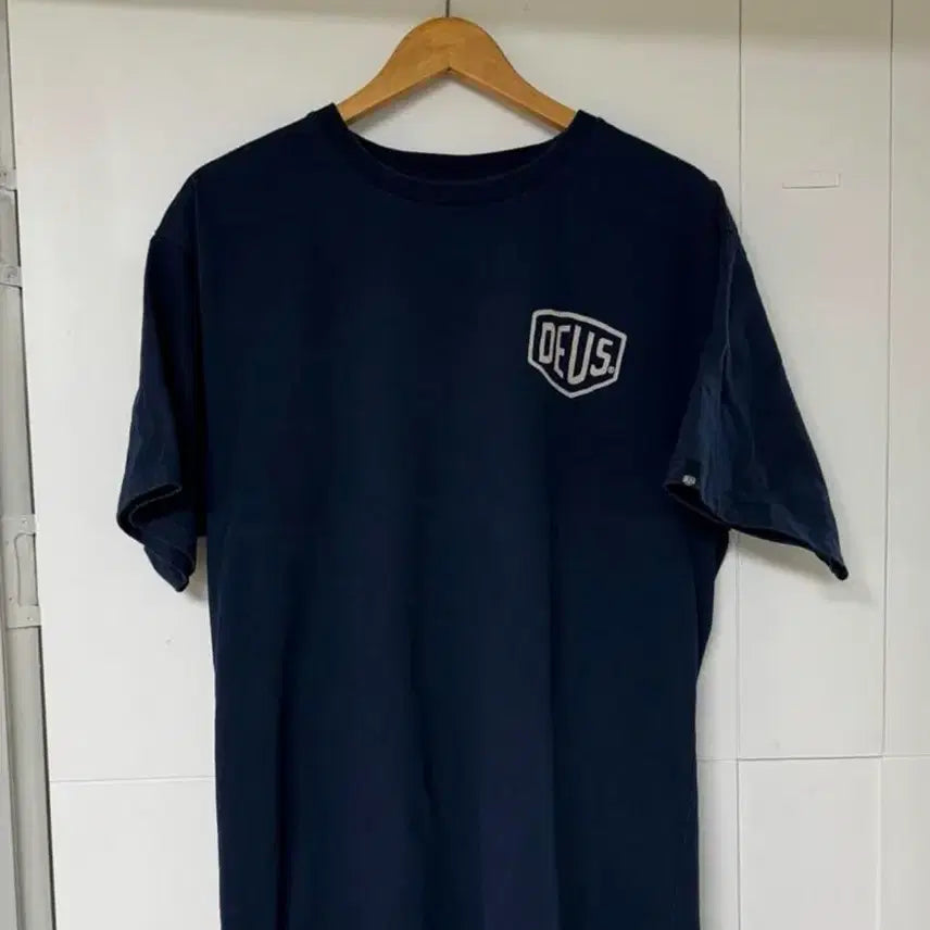[BUNJANG] Deus Ex Machina Navy Short Sleeve T-Shirt / 데우스 엑스 마키나 네이비 반팔 티셔츠