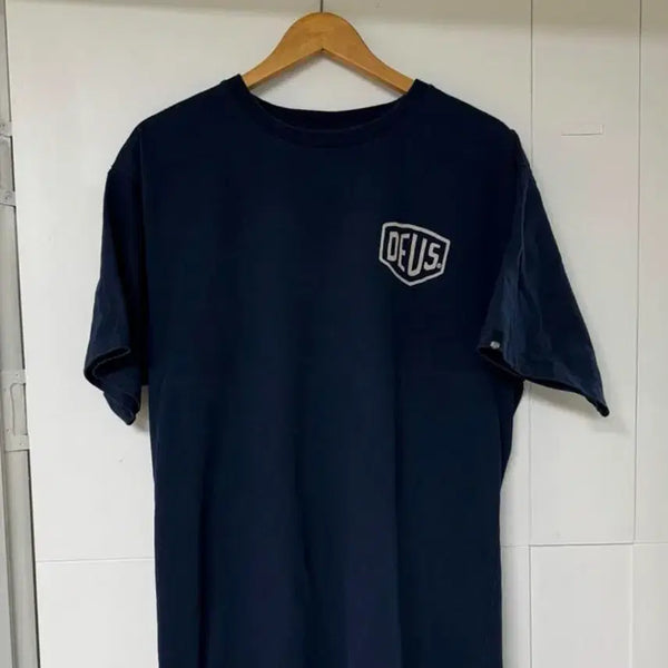 [BUNJANG] Deus Ex Machina Navy Short Sleeve T-Shirt / 데우스 엑스 마키나 네이비 반팔 티셔츠