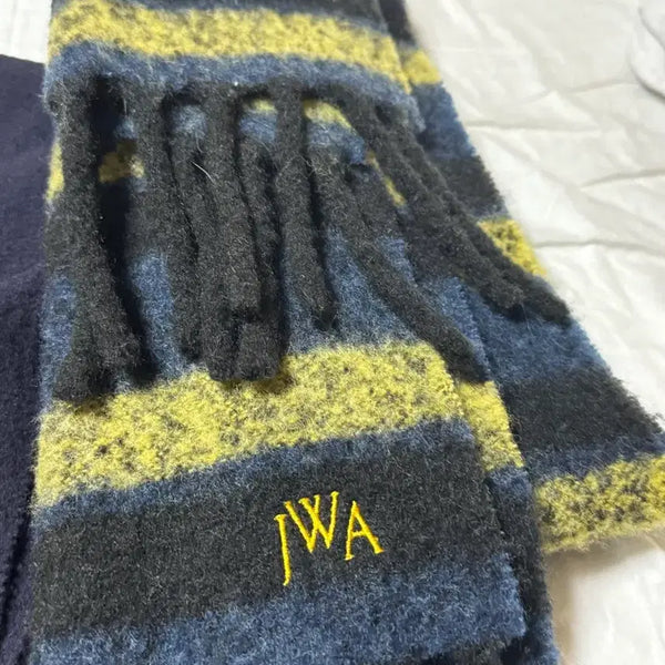 [BUNJANG] JW Anderson x Uniqlo Collaboration Stripe Logo Scarf / Jw 앤더슨 유니클로 콜라보 머플러