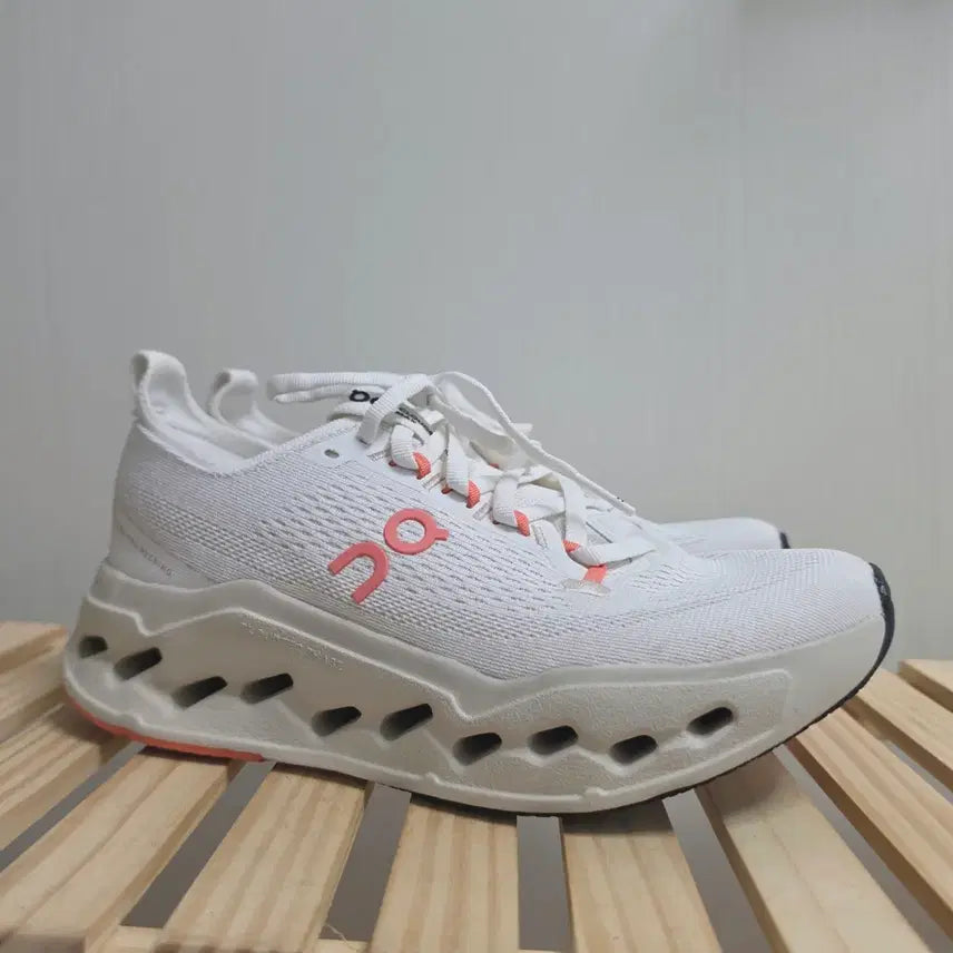 [BUNJANG] On Running Cloudsurfer Max Running Shoes / #240온러닝 클라우드서퍼 맥스  -1228