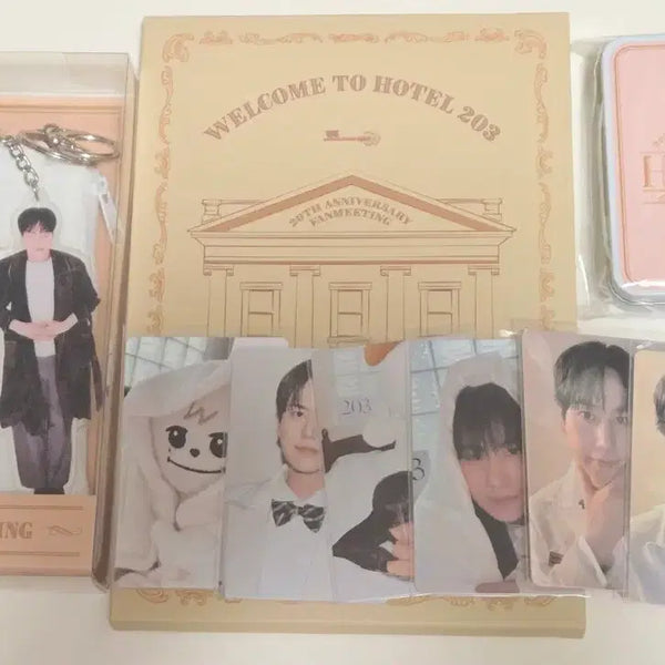 [BUNJANG] KYUHYUN 20th Anniversary Fan Meeting Hotel 203 Goods Bundle Set / 규현 20주년 팬미팅 호텔 203 굿즈 파우치 키링 카탈로그 트레이딩 포토 카드 포카 풀세트 규매 뱃지 틴케이스 일괄 KYUHYUN MD  엠디