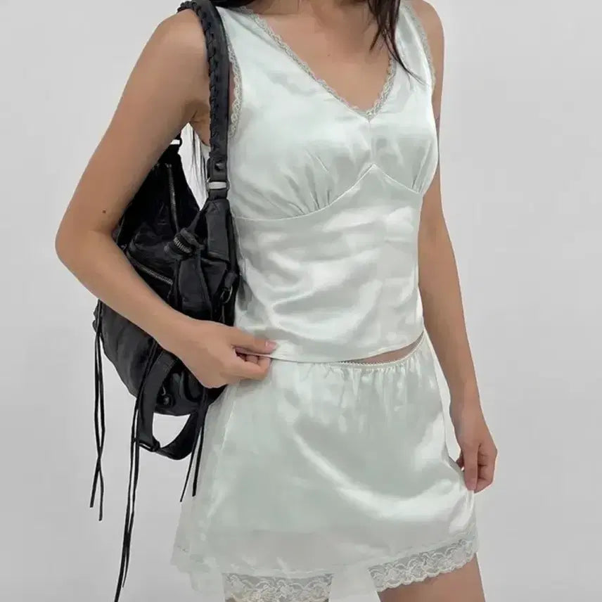 [BUNJANG] Black Up Lohel Lace Satin V-Neck Camisole Mint / 블랙업 로헬르 레이스 새틴 브이넥 나시 민트