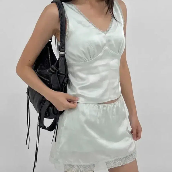[BUNJANG] Black Up Lohel Lace Satin V-Neck Camisole Mint / 블랙업 로헬르 레이스 새틴 브이넥 나시 민트