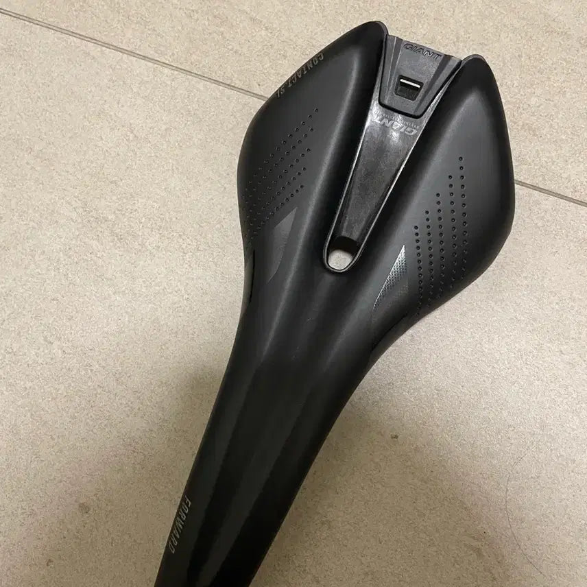 [BUNJANG] Giant Contact SL Forward Carbon Saddle / 자이언트 컨택트sl 포워드 카본 안장