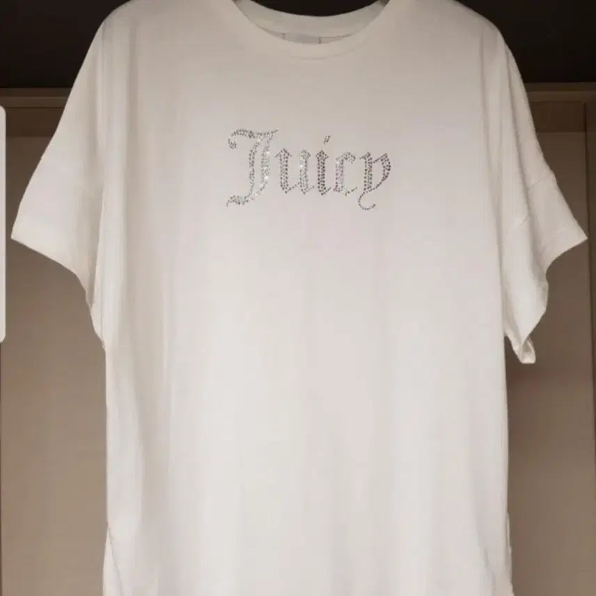 [BUNJANG] Juci Couture Hotfix Embellished Top / 쥬시꾸띄르 핫픽스장식 상의