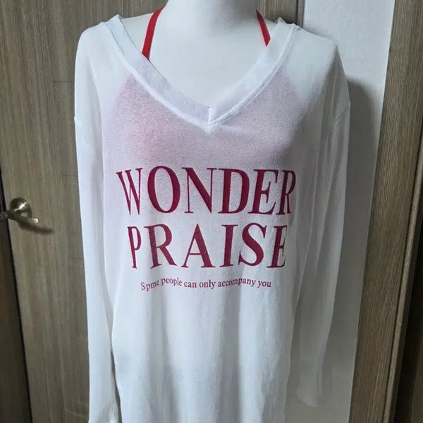 [BUNJANG] Red Halter Top + Loose Fit See-through V-neck Set / 레드홀터탑+루즈핏 시스루 브이넥 set