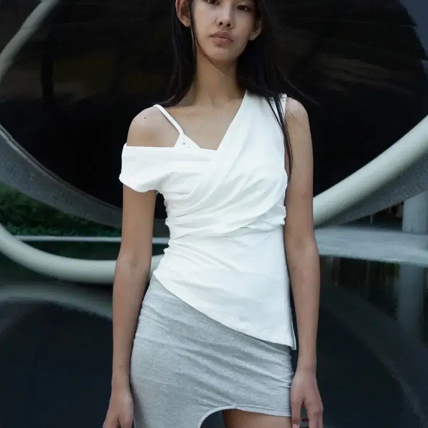[BUNJANG] Cerric Drape Cross Sleeveless Top White / Cerric DRAPE CROSS SLEEVELESS / WHITE 슬리브리스