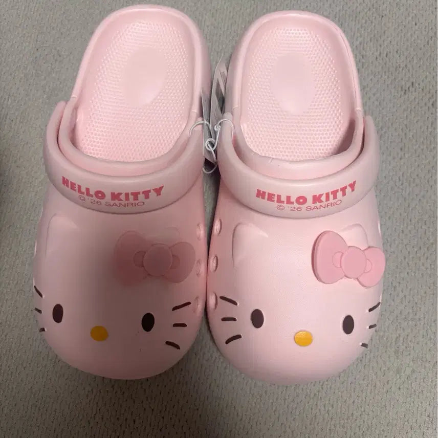 [BUNJANG] Sanrio Hello Kitty Pink Crocs Sandals Slippers 240 / 산리오 헬로키티 핑크 크록스 샌들 슬리퍼 240